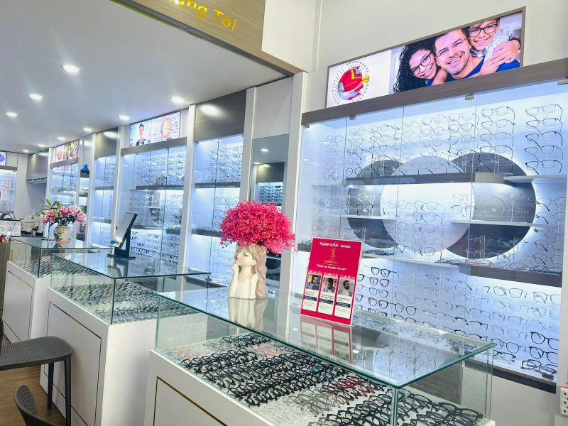 Mắt kính Thành Luân