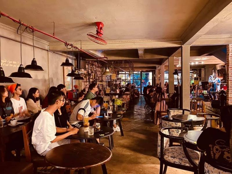 Một góc của quán mang cảm giác gần gũi, thân thuộc tại 1985 Cafe
