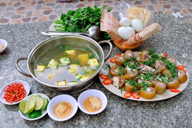 Lẩu bò tại quán Bò Tơ Năm Sánh 27
