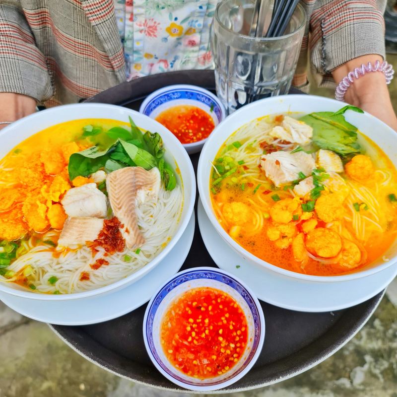 Tiệm Cà Phê Ngộ