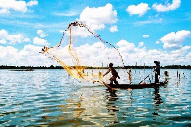 Mênh mang vùng trời sông nước