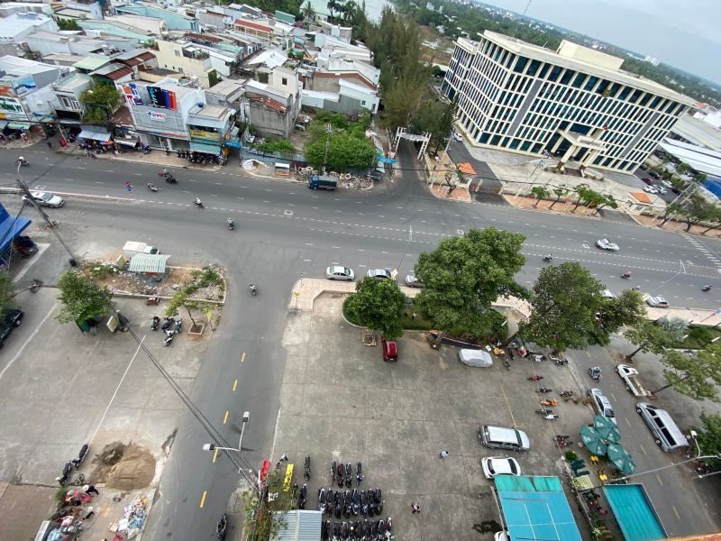 Bãi xe rộng rãi, thoải mái đậu xe cho mọi kể cả các tour lớn hay nhỏ
