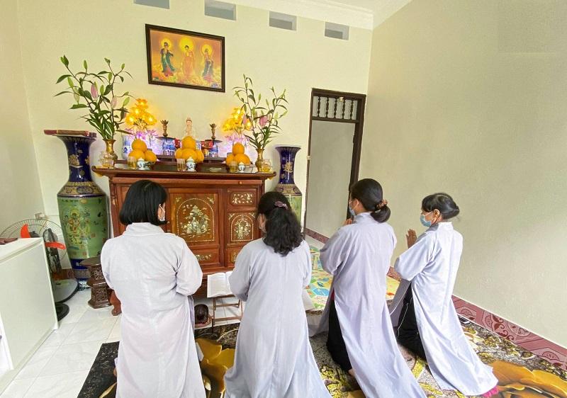 Kiên trì giữ vững lời nguyện quy y Tam bảo, không để bị tiền bạc, tình cảm làm mê mờ lý trí, theo đồ chúng ngoại đạo