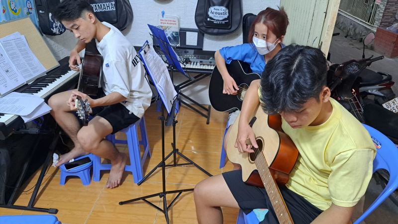 Lớp nhạc A & T