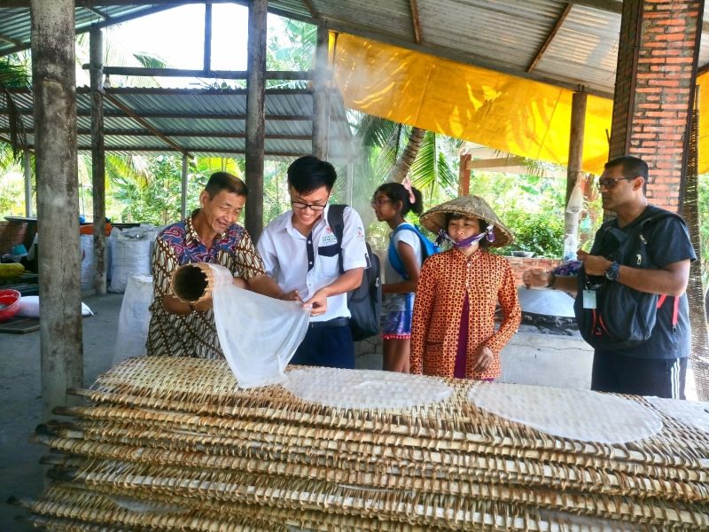Lò Hủ Tiếu Sáu Hoài