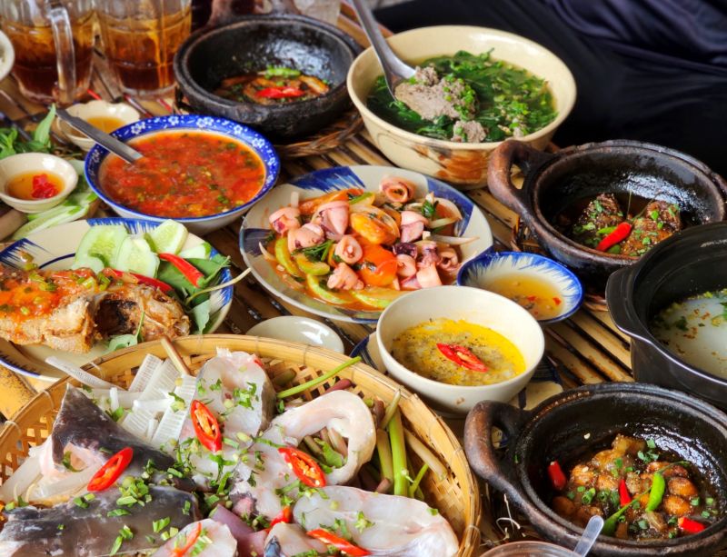 Quán Cơm Quê Nhà