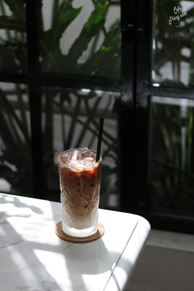 Tiệm cà phê Tháng Năm
