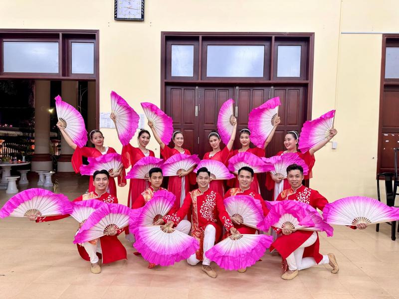 Trang Phục Biểu Diễn Lê Công