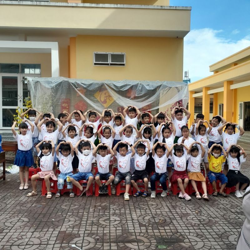 Trường Tiểu Học Trần Hoàng Na